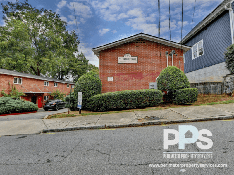 Atlanta House: 221 Lampkin Street
