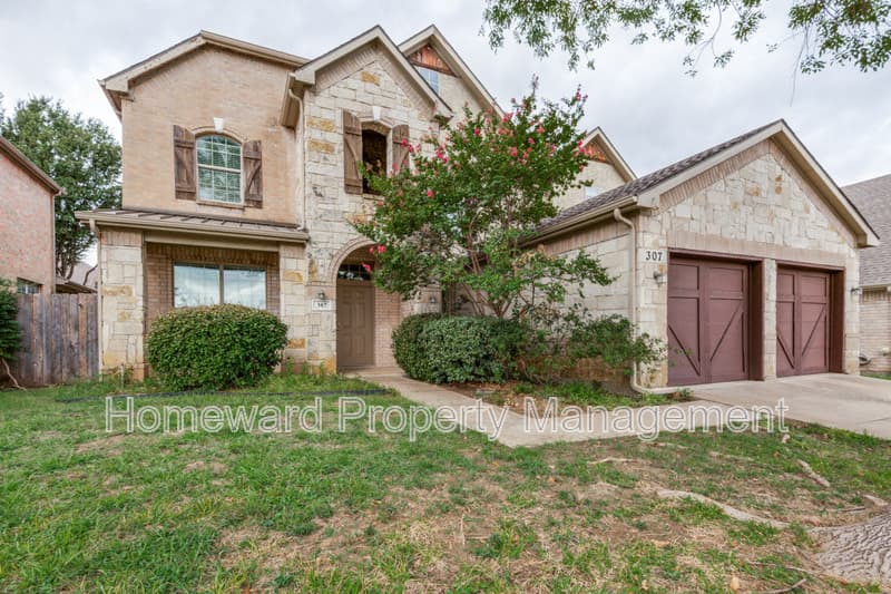 Euless House: 307 Moonlight Drive