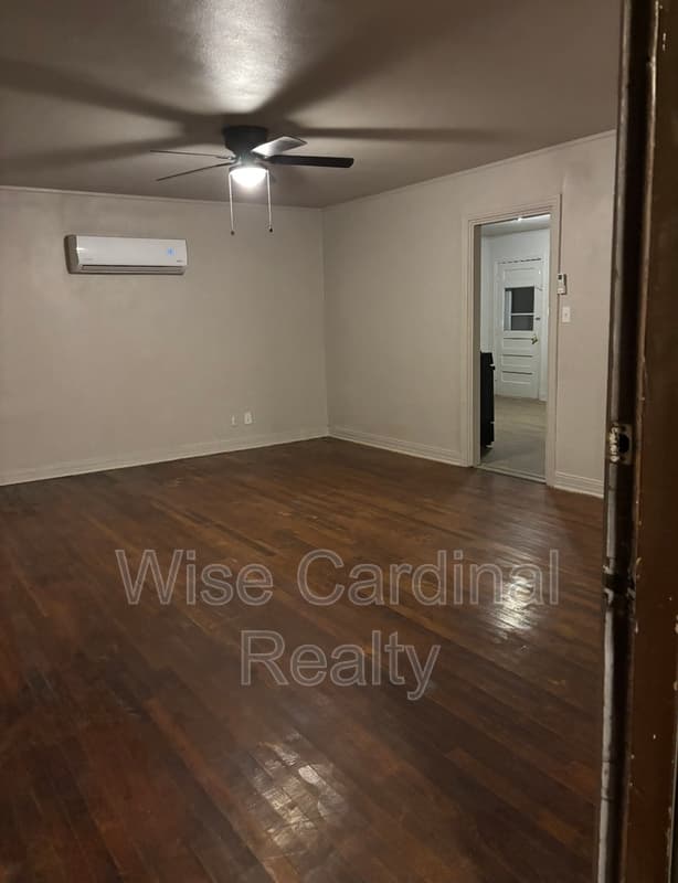 Post House: 124 South Avenue P