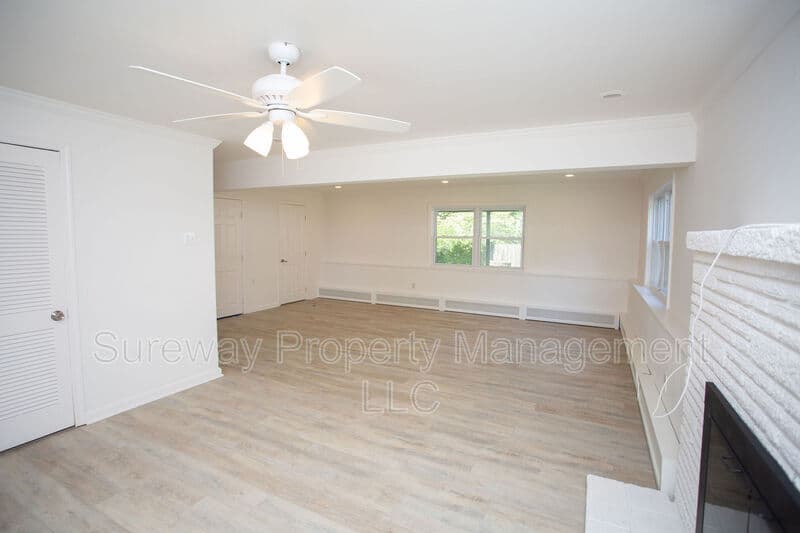 Cherry Hill House: 455 Chapel Ave E