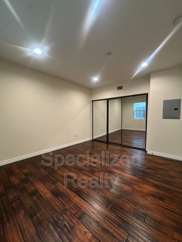 North Hollywood Condo: 10921 Whipple Street