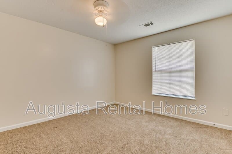 Thomson Townhome: 104 Canary Street