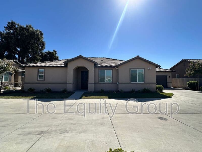 Visalia House: 3208 North Rova Ct