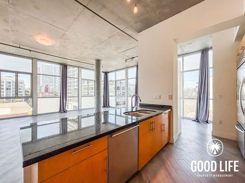 San Diego Condo: 527 10th Ave