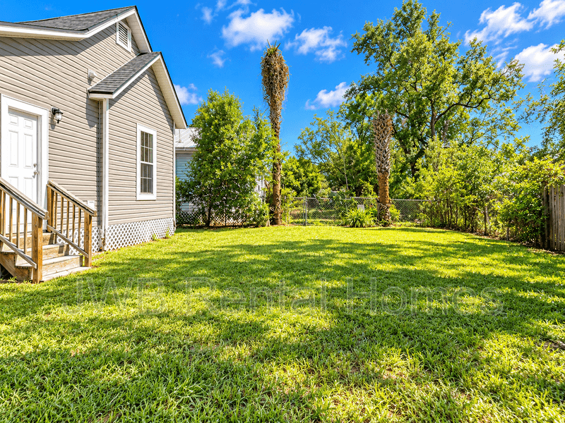 Jacksonville House: 291 Claude St