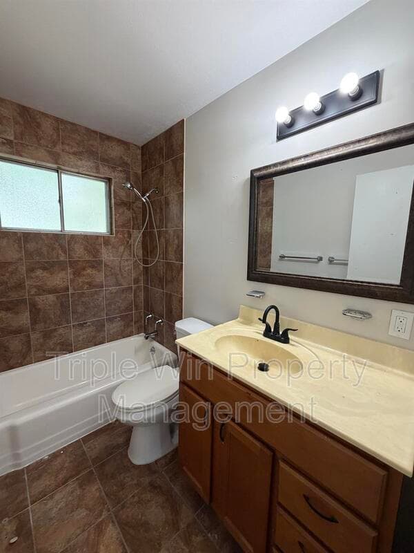 SAINT LOUIS House: 1439 WIDEFIELDS LN