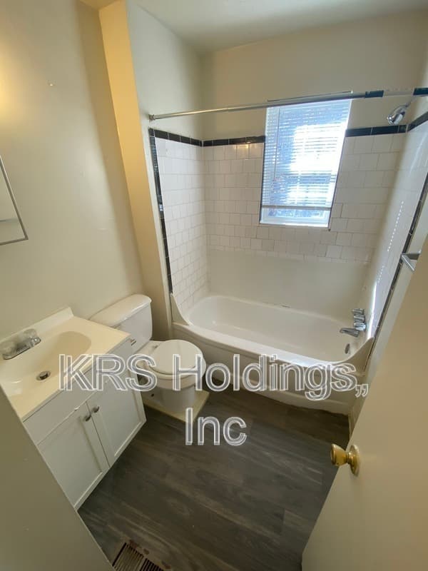 Richmond Condo: 1822 Chicago Ave