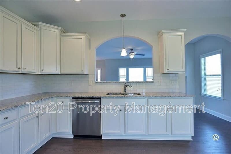 Smiths Station House: 128 Lee Road 2216