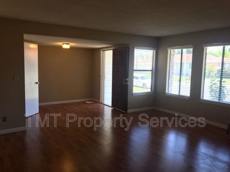 Sacramento House: 956 Greenstar Way