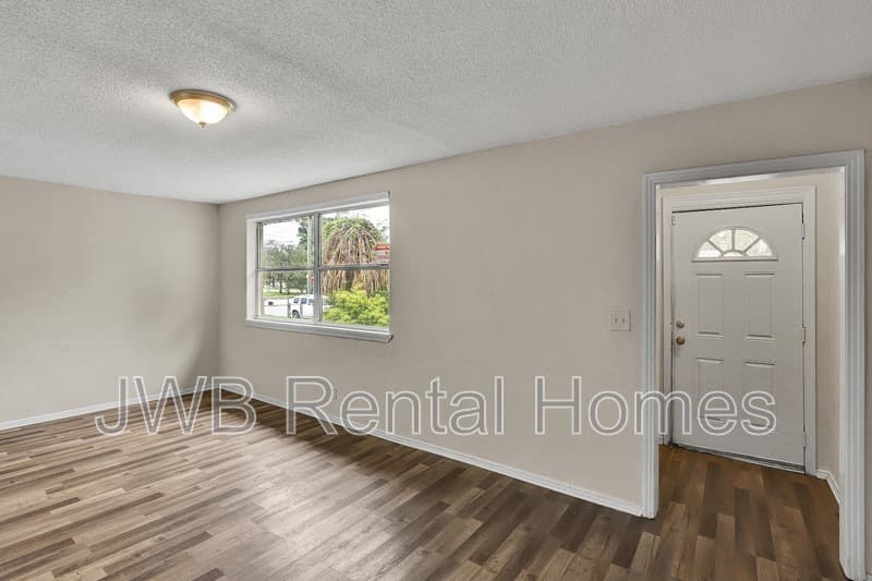 Jacksonville House: 1288 28th St W