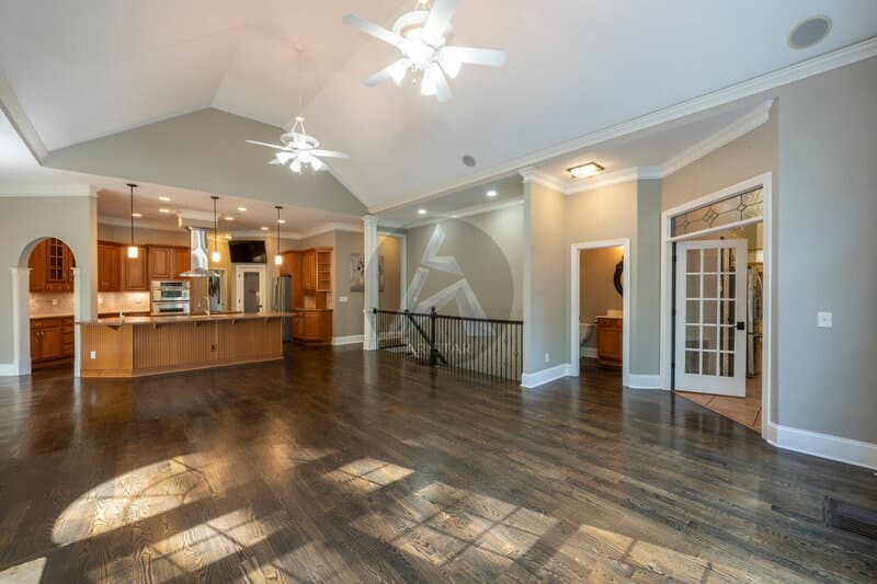 Kennesaw House: 5211 Hadaway Rd NW