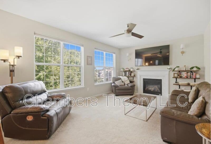 Woodbridge House: 3324 Eagle Ridge Dr