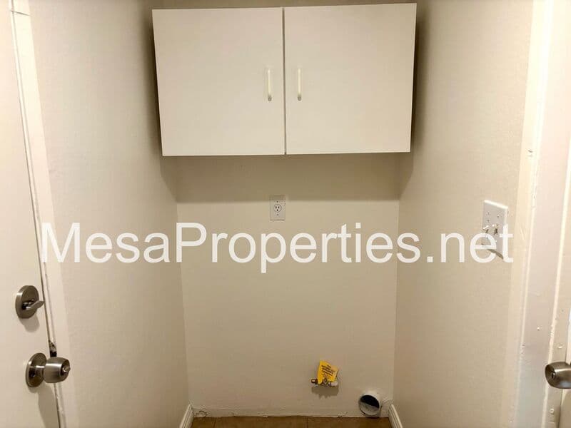 Victorville House: 14565 Windmill Rd