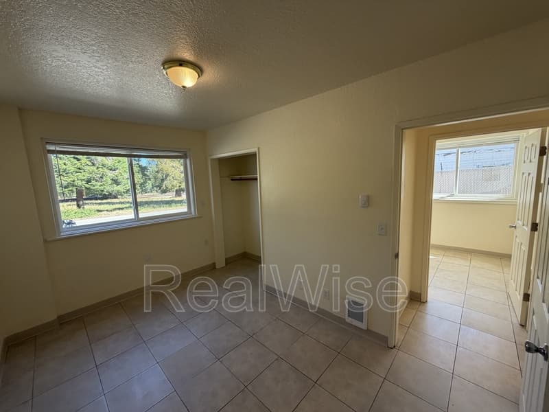 Glendale Condo: 552 Pacific Ave