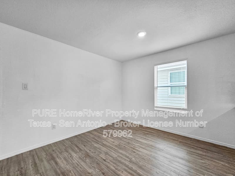 New Braunfels House: 2442 Broken Arrow