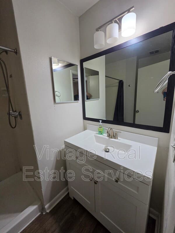 Brandon House: 851 Creekway Ct