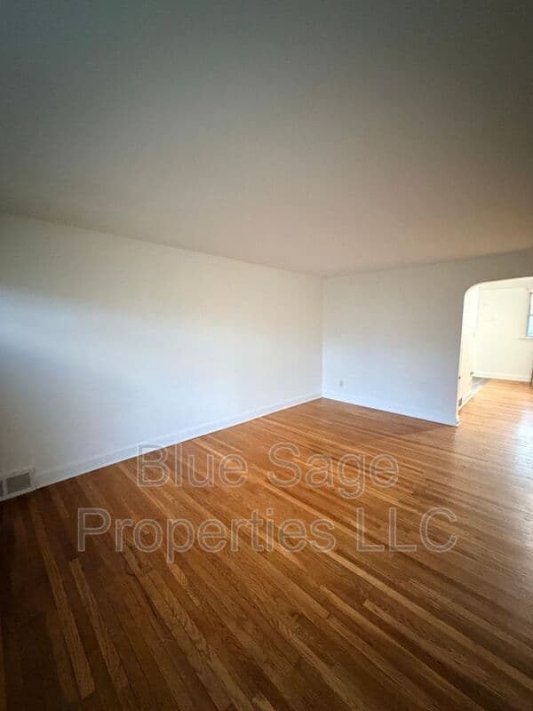 Glenolden Townhome: 314 Spruce St