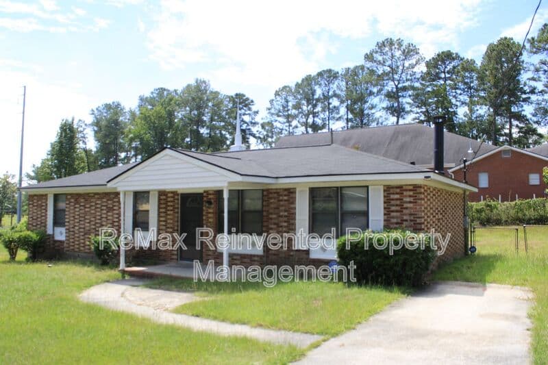 Augusta House: 3419 Lucie St