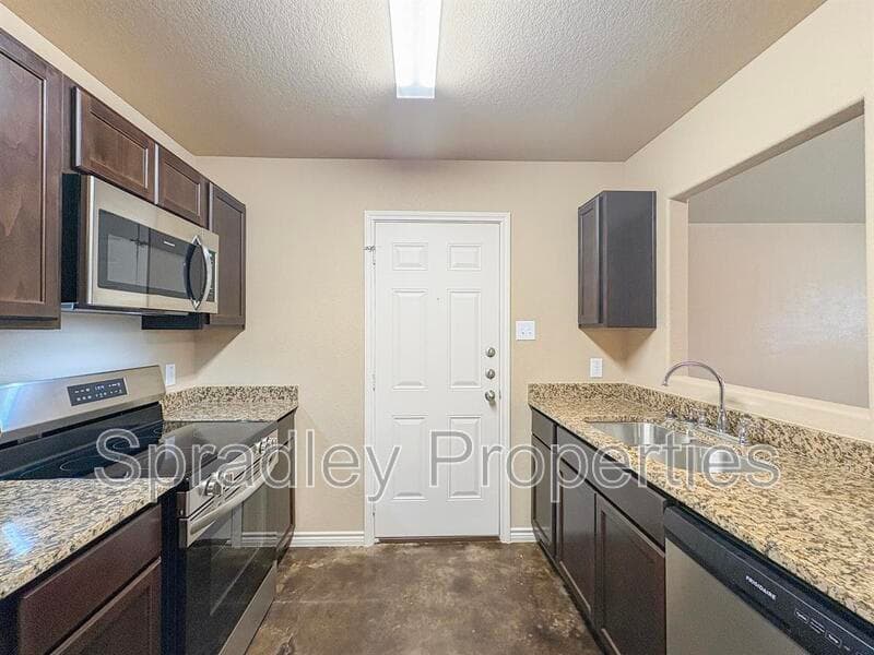 Belton Condo: 1035B Mason Dr