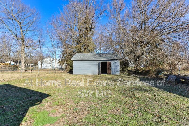 Springfield House: 2137 W Brower St