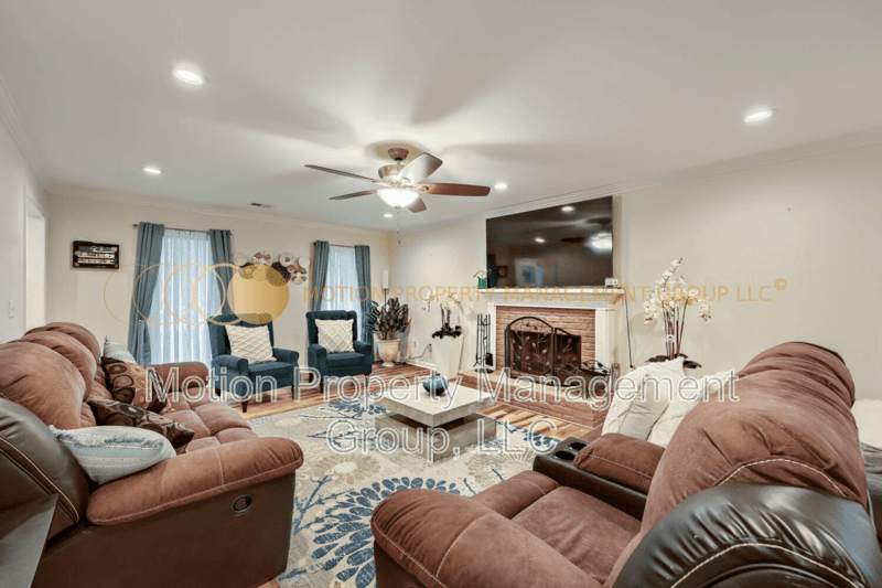 Mableton House: 1186 Crestbrook Dr SW
