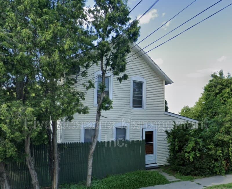 Burlington Condo: 80 Chase Street
