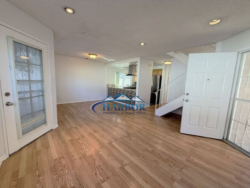 Compton House: 720 Matthisen Cir