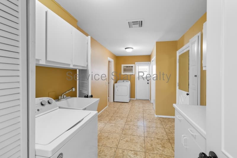 Sun City House: 9425 W Rolling Hills Dr