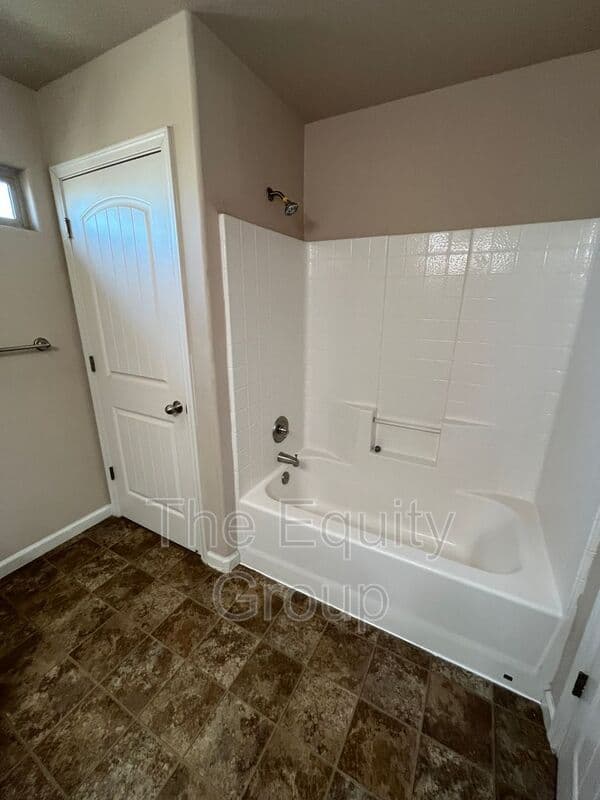 Porterville House: 1884 W Roby Ave