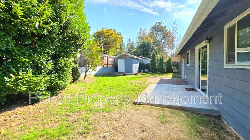 Port Orchard House: 2977 Hoover Ave SE
