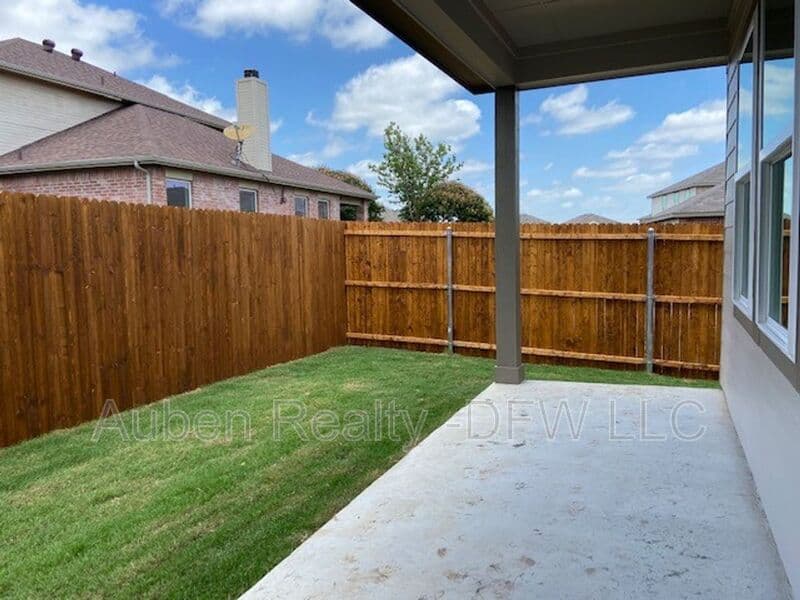 Fort Worth House: 6525 Trident Court