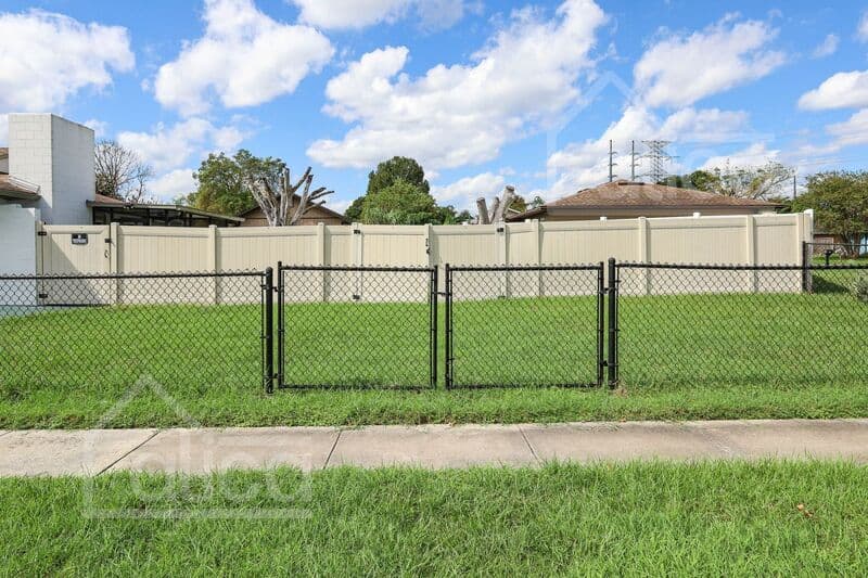 Orlando House: 3810 Cedarwaxwing Ave