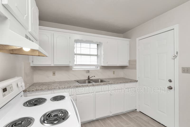Houston Condo: 4679 Weaver Road