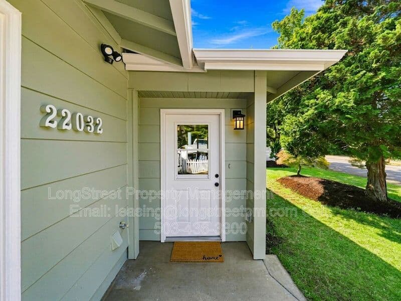 Beavercreek House: 22032 S Dans Ave