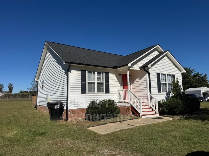 Smithfield House: 156 Yellow Stone Lane
