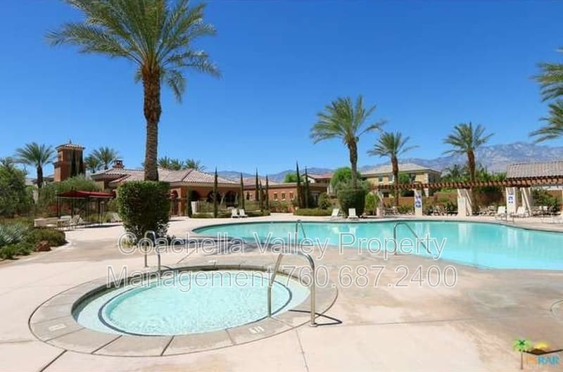 Cathedral City House: 511 Via Assisi