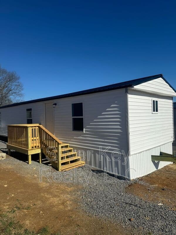Athens House: 3000 Highway 11 S.