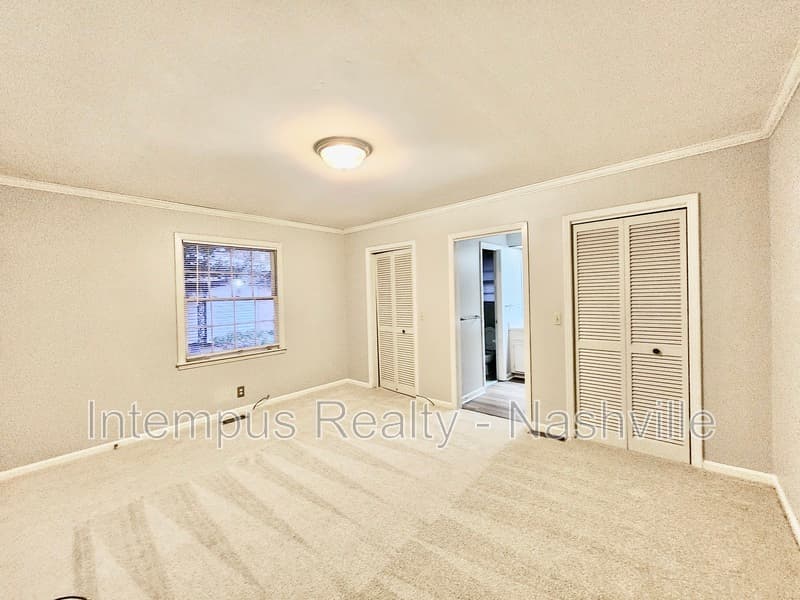 Brentwood House: 8124 Devens Dr