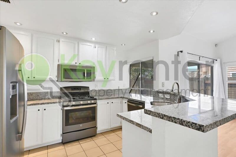 Sacramento House: 8428 Cassatt Way