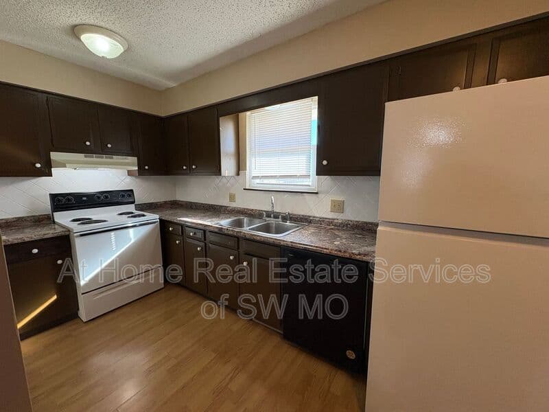 Nixa Townhome: 1830 Tower Circle