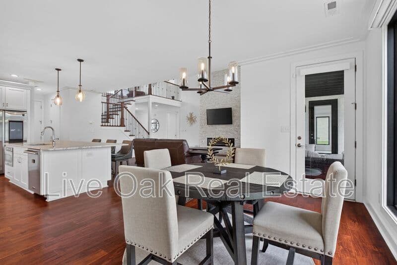 Virginia Beach House: 1316 Lambeth Lane
