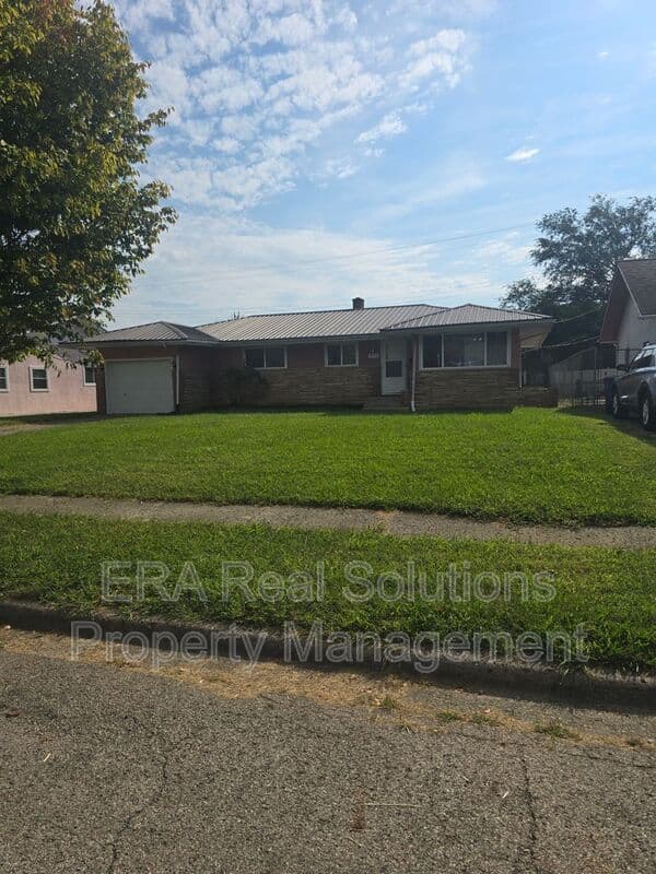 Columbus House: 1494 Selkirk Road