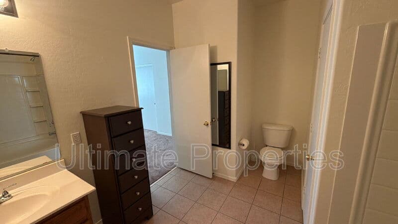Peoria House: 7041 West Downspell Drive