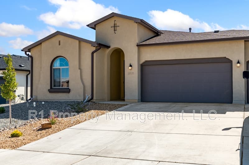 Los Lunas House: 3771 Santa Fe Trail