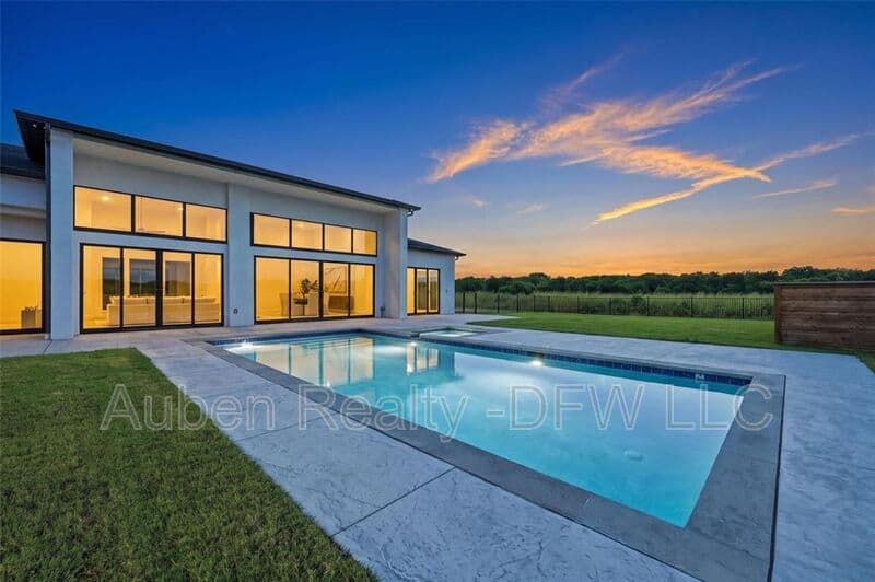 Anna House: 2284 County Rd 222