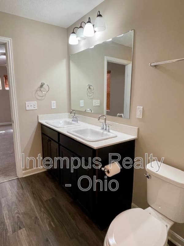 Sunbury House: 7311 Blackwell Dr
