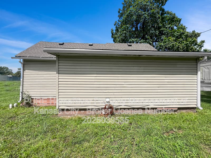 Higginsville House: 303 W 22nd St