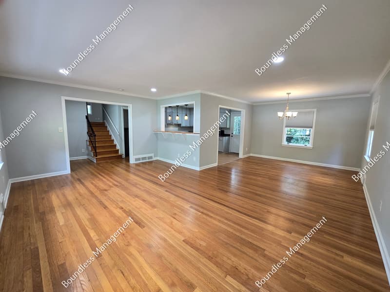 Decatur House: 2233 Leafmore Dr