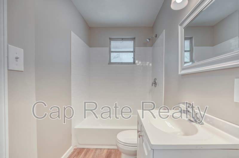 Columbus House: 3738 Arkwood Ct