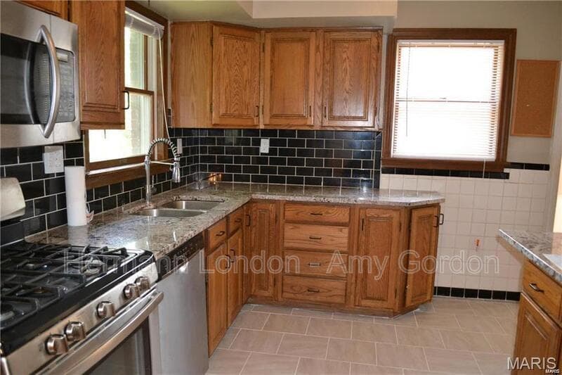 St Louis House: 431 N Geyer
